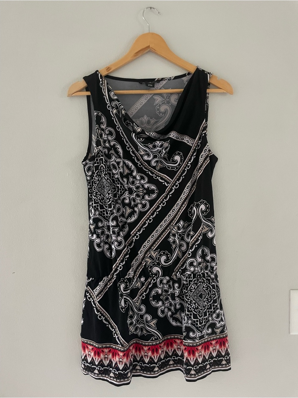 White House Black Market White & Black Paisley Sleeveless Tunic
